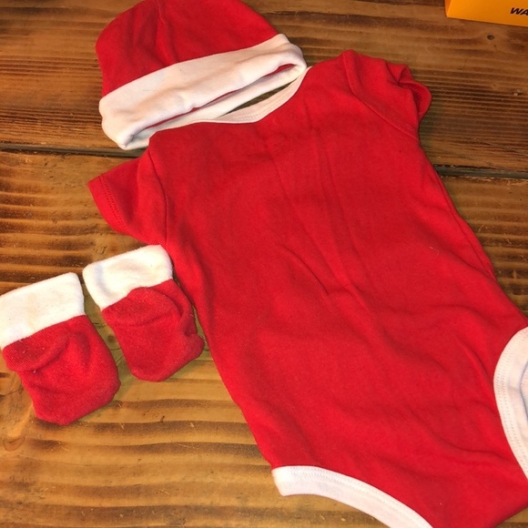 Nike Infant onesie set red and white baby set hat gloves and bodysuit 0-6M - Picture 6 of 6